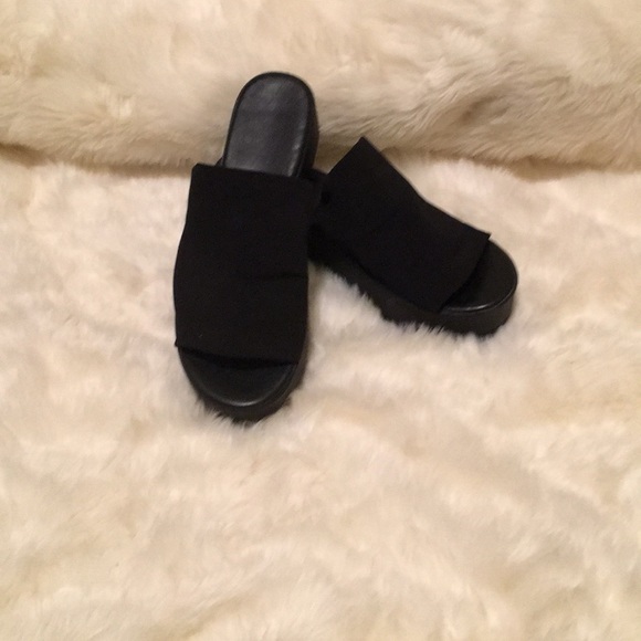 size 9 nwt shoes/ sandals - Picture 2 of 4